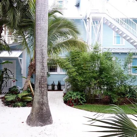 Roam Miami Aparthotel